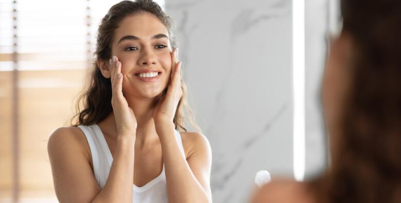 Zablistajte uz jedinstveni i inovativni KEMIJSKI PILING T50 koji regenerira i pomlađuje kožu bez oporavka nakon aplikacije u Institutu ljepote Dharma