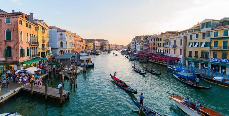 Venecija - prošetajte poznatim mostovima najromantičnijeg grada Europe i uživajte u raskoši šarmantnih otoka Murana i Burana za 230 kn!