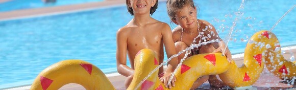 LJETNI ODMOR U TERMAMA TUHELJ! Hotel Well 4* - 2 noćenja s uslugom all inclusive light za dvoje + GRATIS paket za 2 djece uz bazene i animacijski program