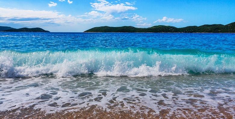 [SELCE] 2 ili 7 noćenja s polupansionom za dvoje u opuštenoj i mirnoj postsezoni!  Smještaj u sobama Pansiona Klek na samoj plaži od 749 kn!