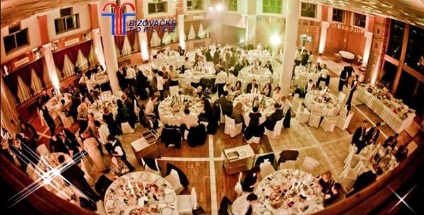 Nova Godina u Bizovačkim toplicama, bogati buffet i pjenušac u ponoć za jednu osobu za 199kn!
