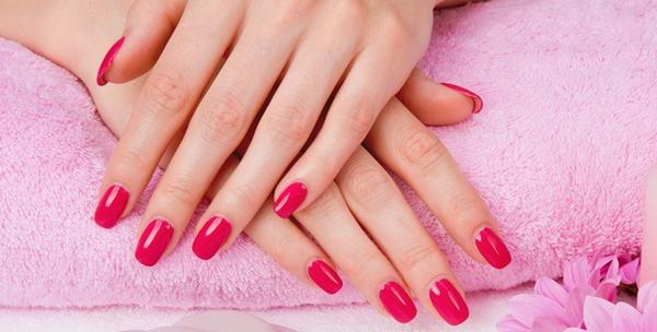 Geliranje prirodnih noktiju i završni gloss gel u Divas salonu za njegu kose i noktiju za 125kn!