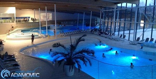 Noćno kupanje u Aquaparku Adamovec na Dan žena 7.3. za jednu osobu za samo 45kn!