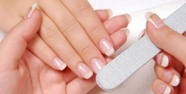 Ugradnja noktiju tipsama ili geliranje uz trajni french, gloss gel i njegujuću masku za 99kn!