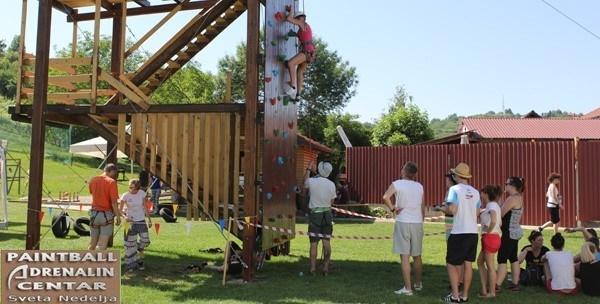 Adrenalinski park tik do Zagreba – penjanje na umjetnoj stijeni, velika ljuljačka, ljudski nogomet