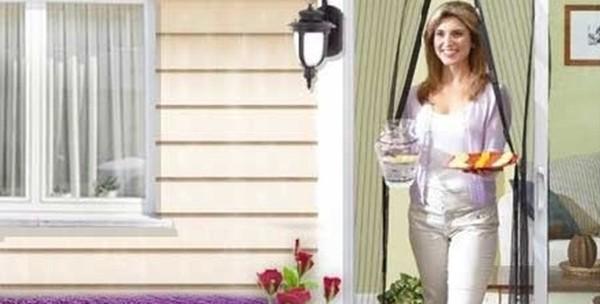 Mreža za vrata protiv insekata u crnoj i bež boji – uživajte u ljetnim noćima za samo 59kn!