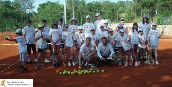 Škola tenisa –  intenzivni treninzi za djecu ili odrasle u organizaciji Tennis team-a Cerezin!