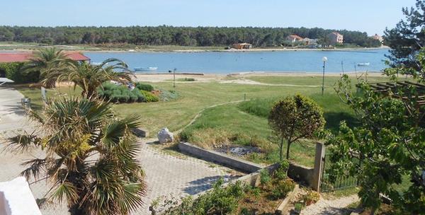 Privlaka kod Zadra – 7 dana za 4 osobe u Apartmanima*** tik do pješčane plaže od 1.892kn!