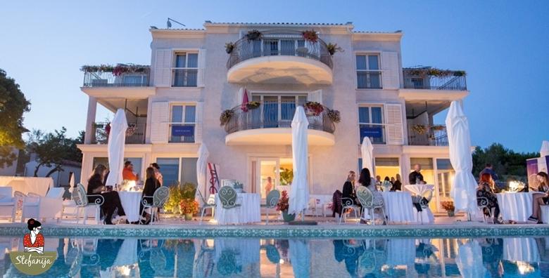 Relax i Spa u Istri s pogledom na morsko plavetnilo! 1 noćenje s doručkom i večerom u 3 slijeda u Villi Štefanija 4* uz masažu te uživanje u sauni i jacuzziju za 1.749 kn!