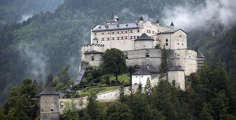 Austrija - Posjetite ledenu špilju Eisriesenwelt i prekrasan dvorac Hohenwerfen za 259!