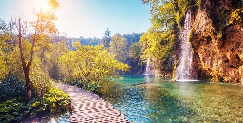 Doživite proljetnu čaroliju NP Plitvice uz jednodnevni izlet s uključenim prijevozom za 144 kn!
