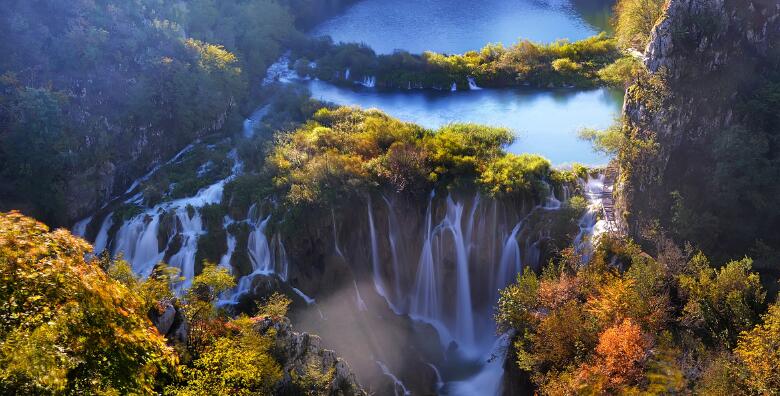 Ponuda dana: JESEN NA PLITVIČKIM JEZERIMA - posjetite očaravajući nacionalni park i razgledajte 16 jedinstvenih jezera pod zaštitom UNESCO-a (Putnička agencija Autoturist - Park ID kod: HR-AB-01-080015747)