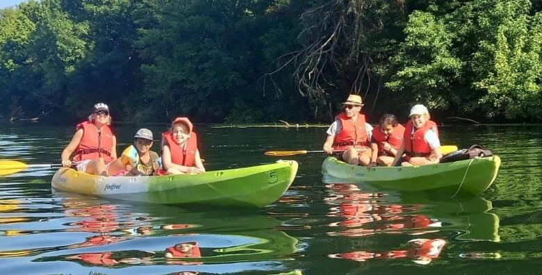 Ponuda dana: KAJAKOM OD JAMNICE DO POKUPSKOG - posjetite najdulju hrvatsku rijeku te uživajte u bogatstvu prirode i istinskom miru tišine i svježeg zraka uz cjelodnevni izlet s prijevozom (Putnička agencija Autoturist - Park ID kod: HR-AB-01-080015747)