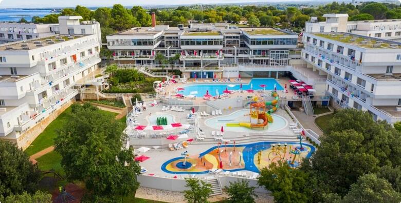 POREČ - uživajte u pravoj maloj zelenoj oazi na moru u Hotelu Delfin 2* Plava Laguna!
