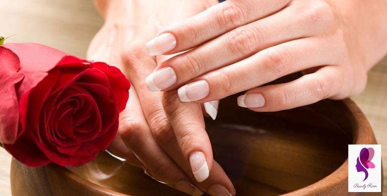 Trajni lak Shellac s manikurom
