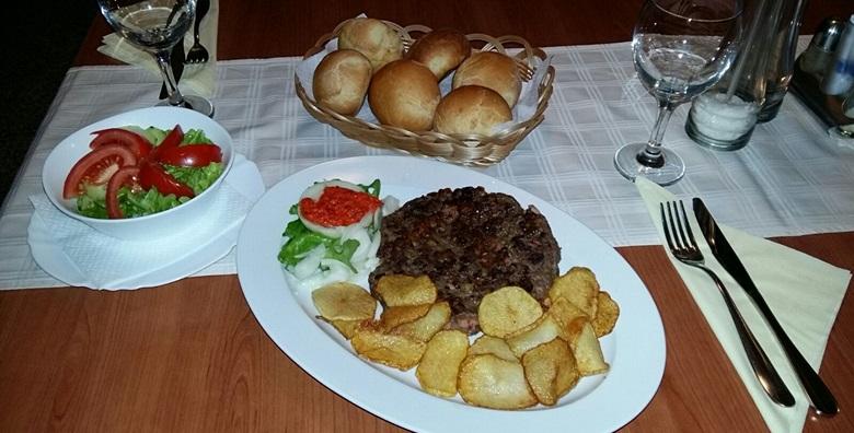 Gurmanska pljeskavica, vepar na lovački ili pileći zagrebački, prilog, domaća ili lovačka juha i palačinke od 45kn!