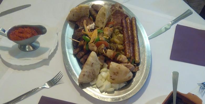 Mesna plata za 3 osobe u Restoranu Galerija za 120kn!