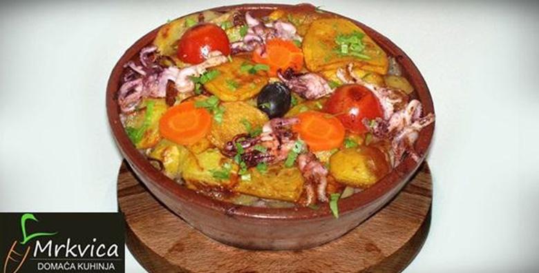 Lignje u ćupu ispod peke s krumpirom