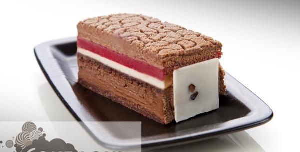 Dvije šnite torte i dvije Juicy Vite 24kn