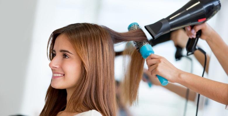 POPUST: 51% - Osvježite izgled svoje kose maskom i fen frizurom uz bojanje i šišanje ili pramenove i preljev u Beauty centru La Marena od 139 kn! (Beauty centar La Marena)