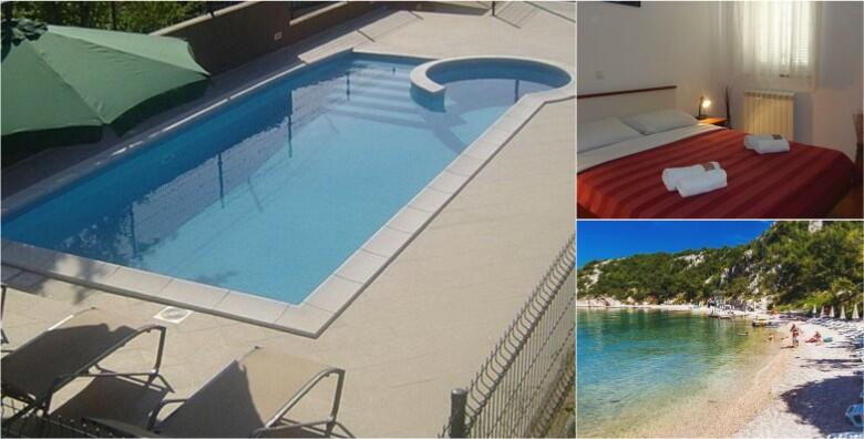POPUST: 50% - DRAMALJ- 2 noćenja za 2 do 5 osoba u Villi Adriatica 3* uz korištenje vanjskog bazena, roštilja, sprava za rekreaciju i igrališta od 599 kn! (Villa Adriatica***)