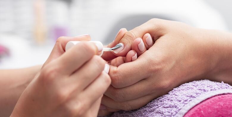 POPUST: 41% - Trajni lak, manikura i masaža ruku - priuštite si kraljevski tretman uz koji će vaši nokti sigurno zablistati u Superior sensum salonu za samo 110 kn! (Salon Superior Sensum)