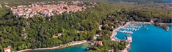 Hotel Delfin na otoku Krku - odmor uz 2 ili 3 noćenja s polupansionom za 2 odraslih i 2 djece do 11,99 godina