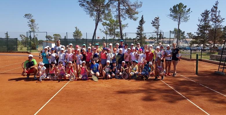 POPUST: 60% - ŠKOLA TENISA Tečaj za sve uzraste - mjesec dana treninga s vrhunskim trenerima na čak 6 lokacija u gradu već od 160 kn! (Tenis klub Futur (TC Maksimir))