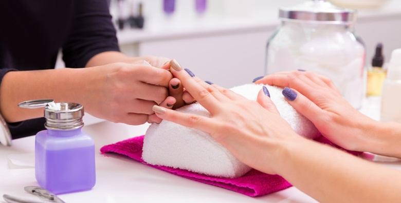Geliranje prirodnih noktiju ili ugradnja tipsama i gelom u salonu BB4U za 99 kn!