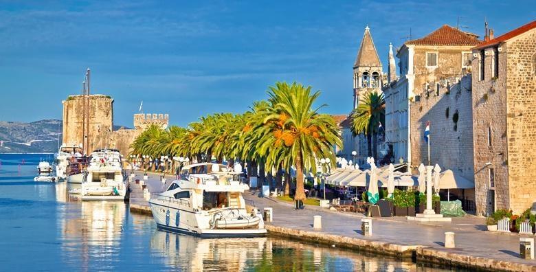 [TROGIR] Recept za savršen odmor skrivaju apartmani Marko*** s bazenom i blizu pješčane plaže – 4 ili 6 dana za 2 do 4 osobe od 1.049 kn!