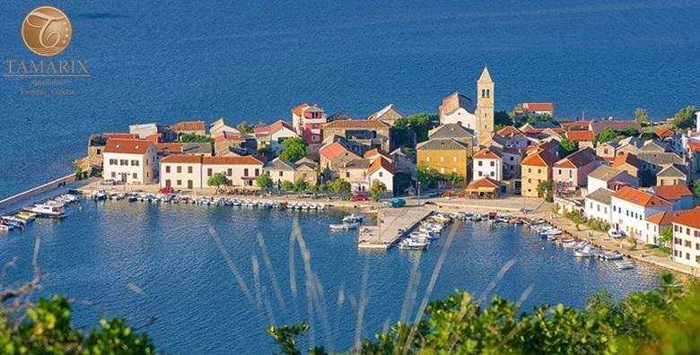 [VINJERAC] 3 ili 6 dana s doručkom za 2 do 4 osobe u Aparthotelu Tamarix**** – odmor u skrivenom dragulju Jadrana tijekom CIJELE SEZONE od 1.199 kn!