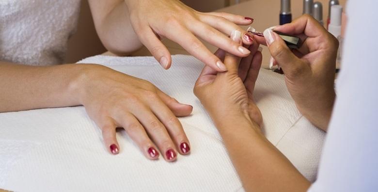 Manikura uz trajni lak na rukama u salonu Golden Beauty za samo 89 kn!