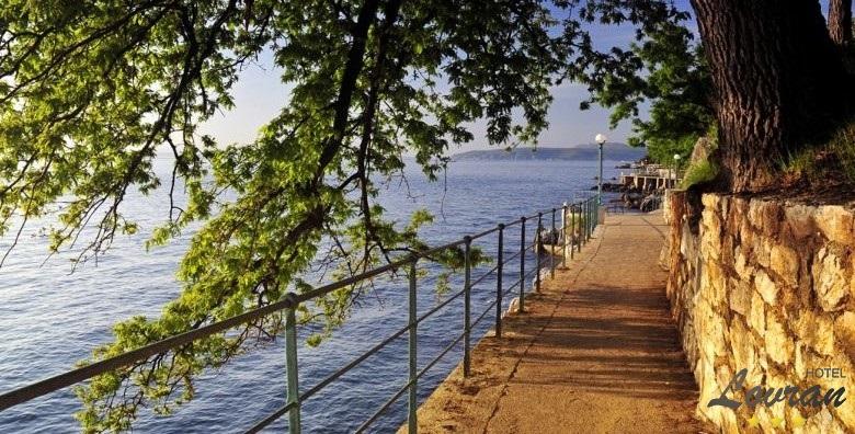 [LOVRAN] 3 dana s polupansionom za dvoje u sobi s pogledom na more u romantičnom Hotelu*** u centru grada od 25.8. do 30.9. za 1.199 kn!