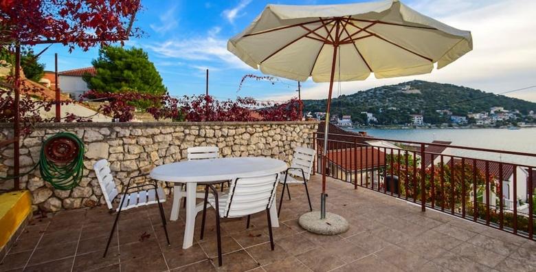 [TISNO] 3 dana za 2 ili 4 osobe  u apartmanu*** s pogledom na more – ljeto još nije gotovo stoga produžite sezonu kupanja od 540 kn!