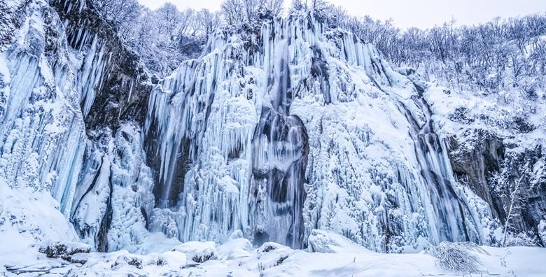Ponuda dana: NP Plitvice - doživite zimsku bajku najstarijeg nacionalnog parka i uživajte u pogledu na simpatične Rastoke poznate i kao Male Plitvice za 145 kn! (Smart TravelID kod: HR-AB-01-070116312)
