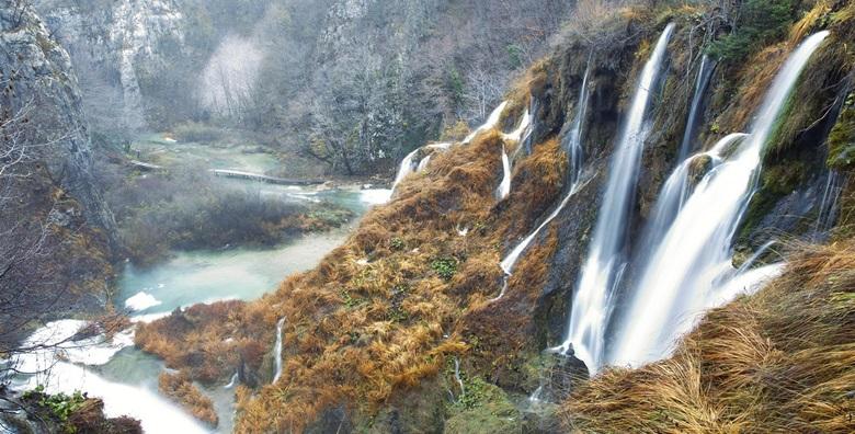 Ponuda dana: Plitvička jezera i Rastoke - posjetite najpoznatiji hrvatski nacionalni park koji uvijek iznova očarava svojom ljepotom s uključenim prijevozom za 149 kn! (Turistička agencija AdrijanaID kod: HR AB -01-081039964)