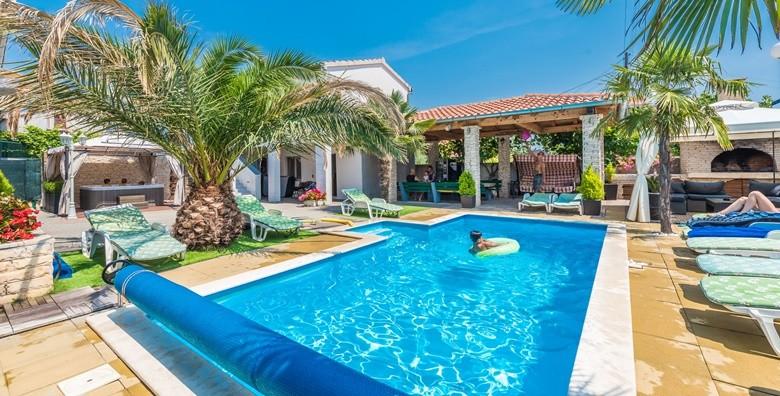 SUKOŠAN – 2 noćenja za 2 do 6 osoba u Apartmanima Bračić 3* uz neograničeno korištenje vanjskog grijanog bazena i jacuzzija od 670 kn!