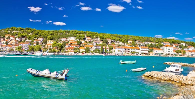 Tisno 3* - 2 noći za 2 osobe u apartmanima tik do plaže već od 375 kn!