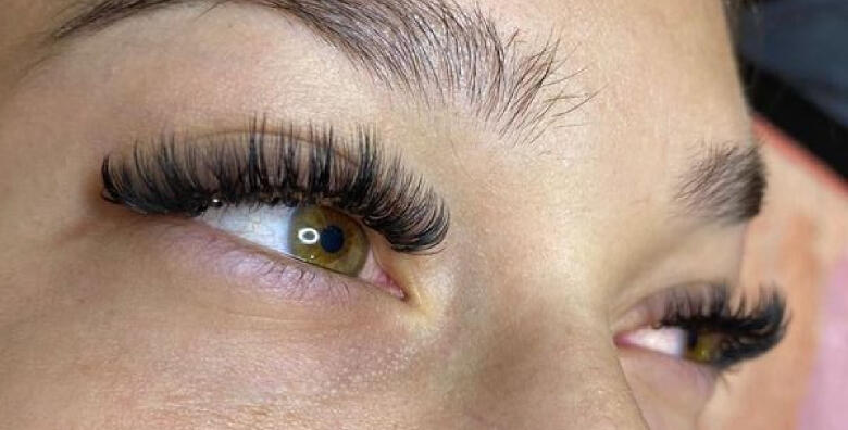 Postignite senzualan pogled uz ugradnju trepavica 1 na 1 ili 3D trepavica u Studiju ljepote Manuela