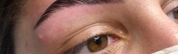 Brow lift - vizualno povećajte volumen obrva te ih fiksirajte uz oblikovanje obrva koncem ili pincetom i bojanjem u Studiju ljepote Manuela