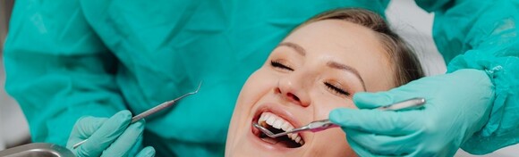 Čišćenje kamenca, pjeskarenje, poliranje i pregled zubi u Ordinacija dentalne medicine Kalauz - Devčić