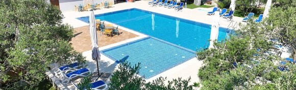 CIJELA SEZONA, Biograd na Moru - 2, 3, 5 ili 7 noći s polupansionom za 2 osobe uz korištenje vanjskog bazena u Mediteranskom selu San Antonio 3*