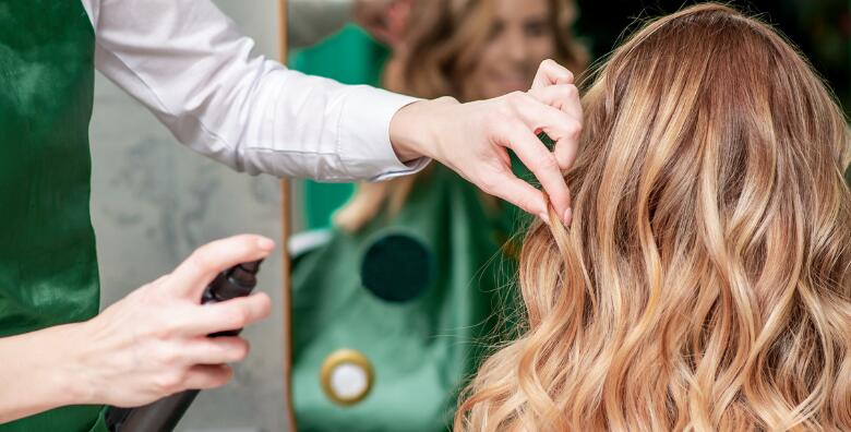 POPUST: 35% - Obnovite svoju kosu šišanjem, višebojnim parcijalnim pramenovima, frizurom, preljevom + GRATIS MASKOM u salonu Noa (Frizersko kozmetički salon Noa)