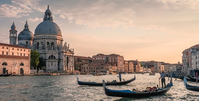 Ponuda dana: VENECIJA - provedite Dan žena u romantičnoj Veneciji, najpoznatijem gradu na vodi i nazdravite ljepoti života za 185 kn! (Smart TravelID kod: HR-AB-01-070116312)