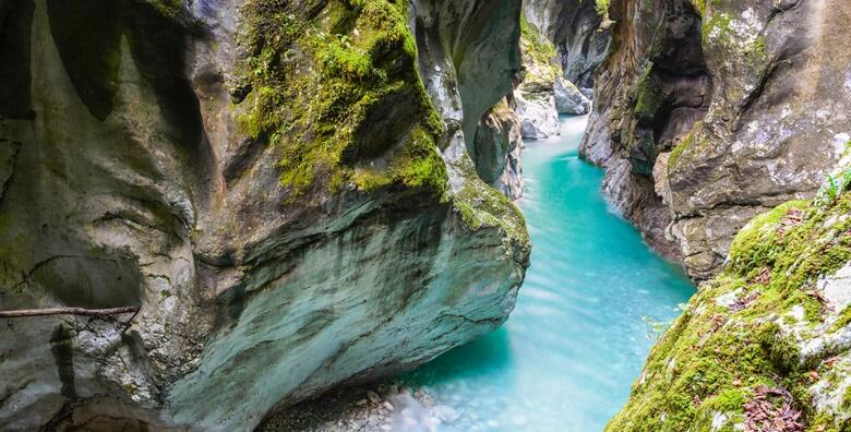 Ponuda dana: Dolina rijeke Soče - oduševite se kristalno plavom bojom rijeke Soče i Tolminskim koritom te uživajte u slikovitom alpskom mjestu Bovec (Smart TravelID kod: HR-AB-01-070116312)