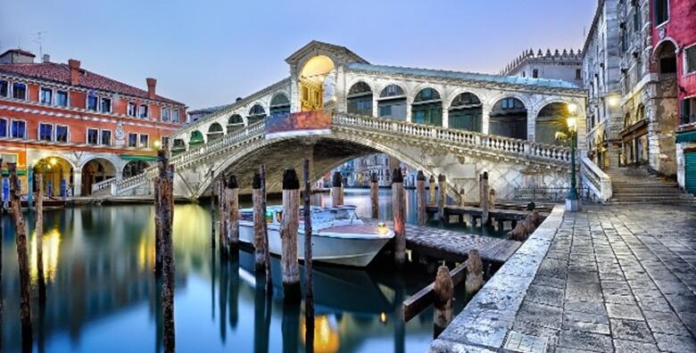 Venecija - istražite skrivene tajne prošlosti i ljepotu otoka lagune  uz posebnu noćnu turu za samo 249 kn!