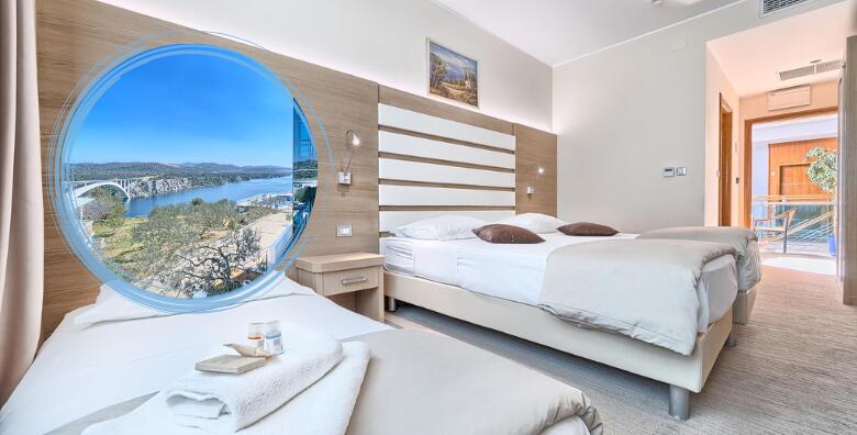 Predsezona u Šibeniku - osigurajte odmor za dušu i tijelo na vrijeme uz 2 noćenja s polupansionom za dvoje u Hotelu Panorama 4*
