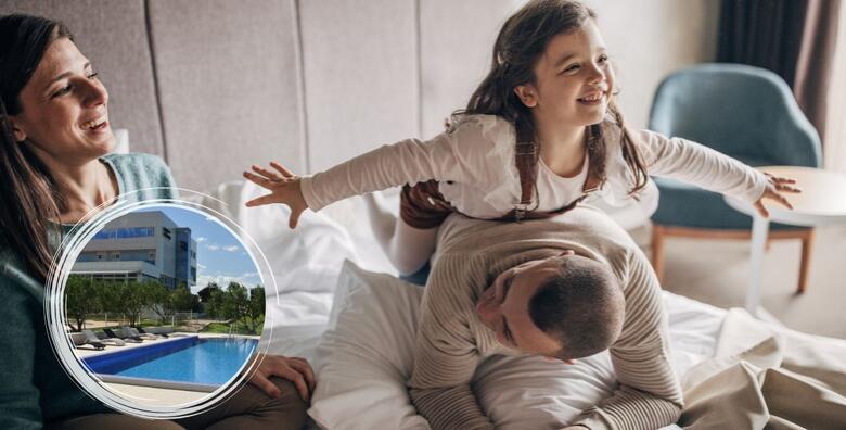 USKRS U ŠIBENIKU – 1 noćenje s polupansionom za 2 osobe i GRATIS smještaj za 1 dijete do 6,99 godina uz tradicionalni uskršnji doručak i ručak ili večeru te korištenje fitnessa