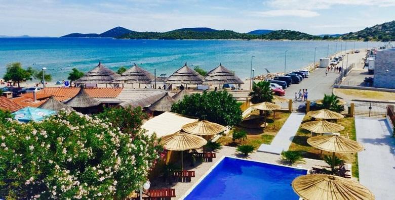 TRIBUNJ CIJELA SEZONA- 2 ili 5 noćenja s polupansionom za 2 do 4 osobe u apartmanu Ville Lana 3* uz korištenje privatnog bazena od 839 kn!