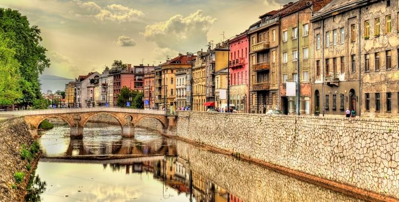Ponuda dana: Sarajevo - posjetite povijesnu Baščaršiju te uživajte u ukusnim bosanskim specijalitetima, 2 dana s doručkom u hotelu 3* uz uključen prijevoz za 399 kn! (Darojković travel ID kod: HR-AB-01-080530750)